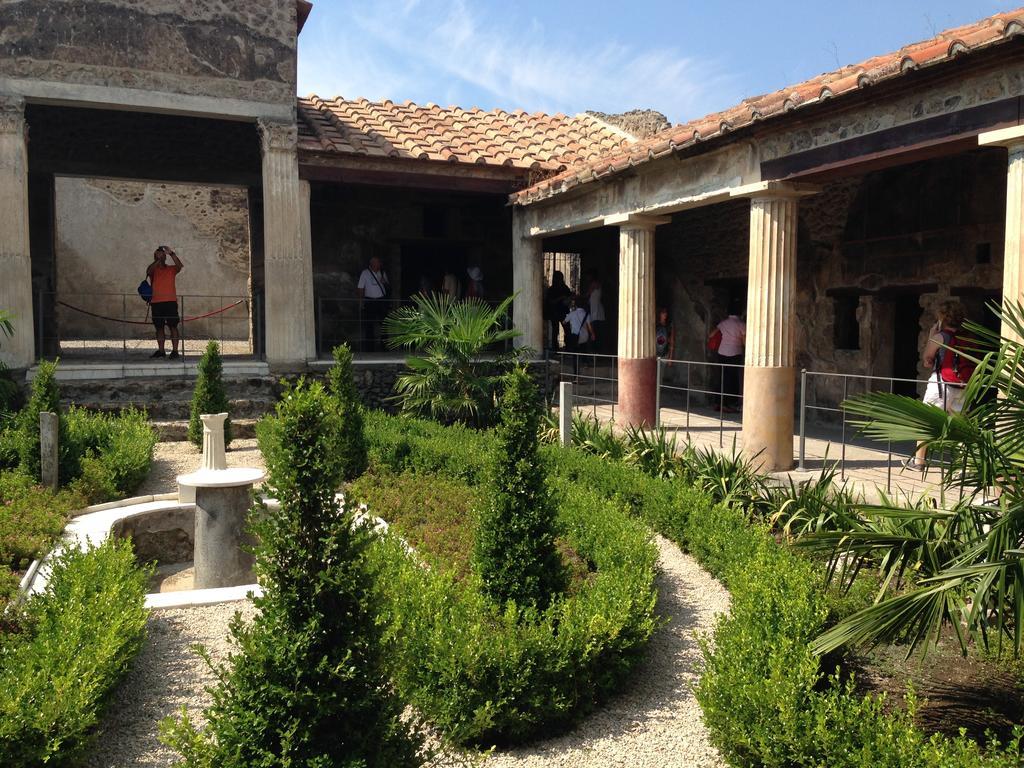 Domus Pompeii Villa Exterior photo